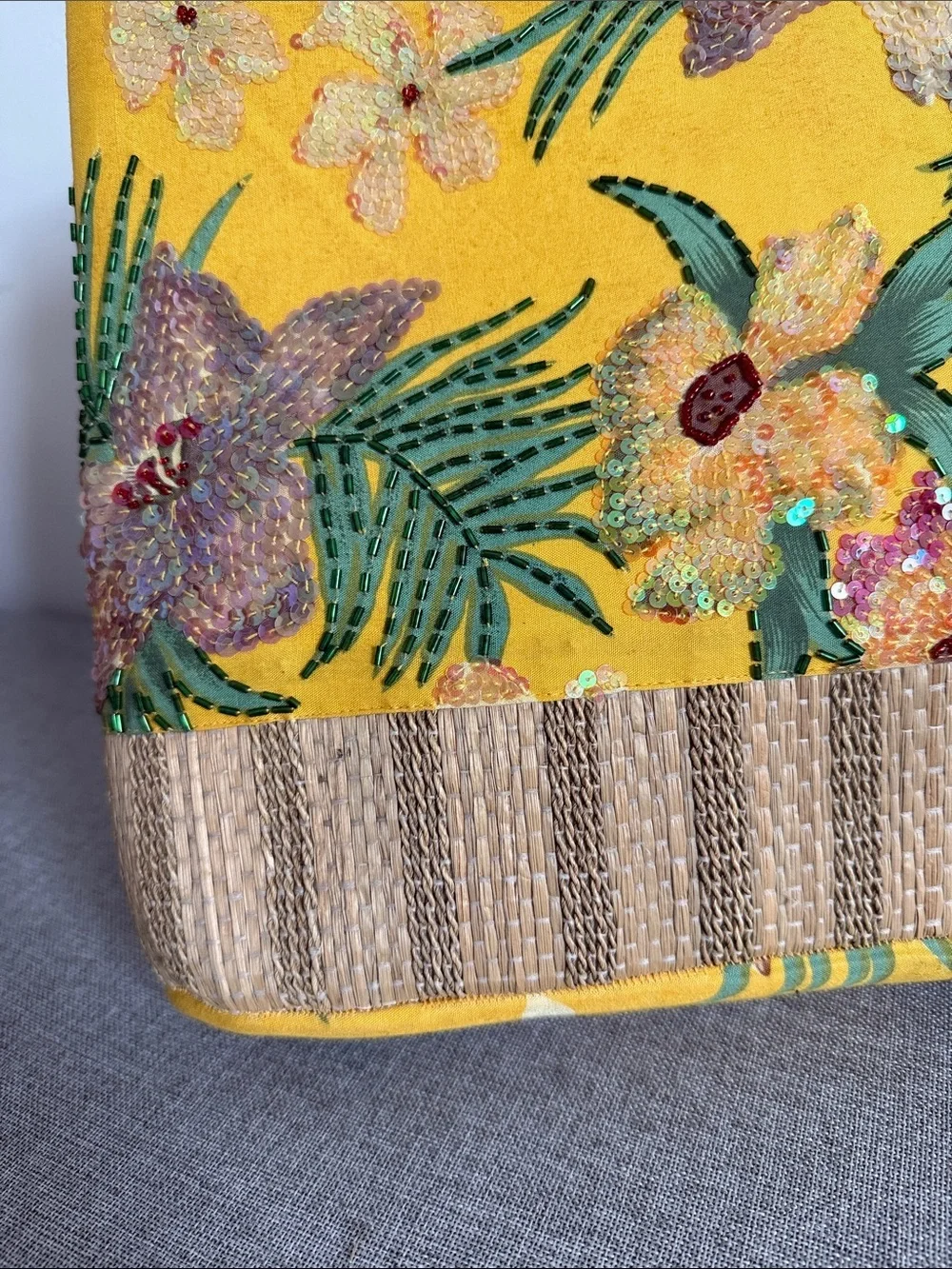 Yellow vintage Floral Bamboo-Handle Tote Bag - Picture 12 of 16